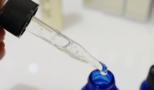 比10级磨皮更好用的东西 攻克月球表面的滴管护肤秘籍